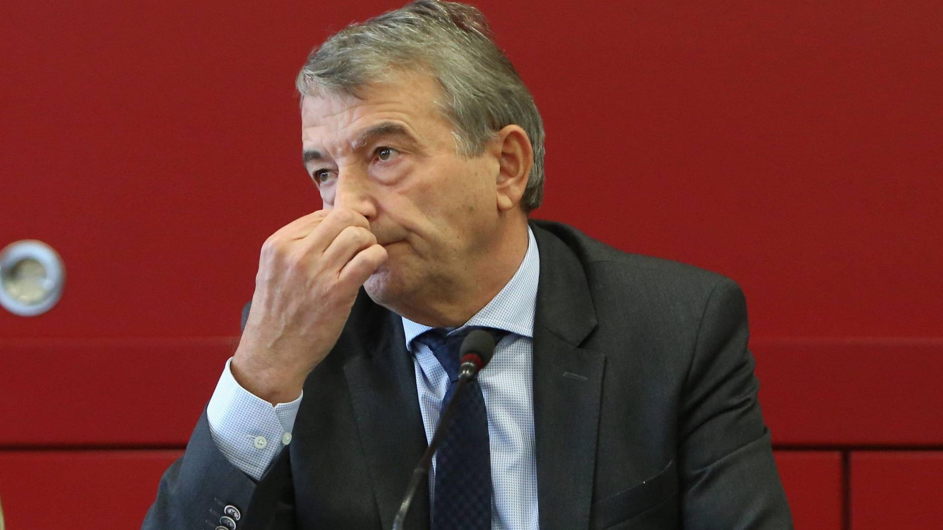 Wolfgang Niersbachs Rolle in der Affäre um die WM 2006 bleibt weiter unklar. Wolfgang Niersbachs Rolle in der Affäre um die WM 2006 bleibt weiter unklar.