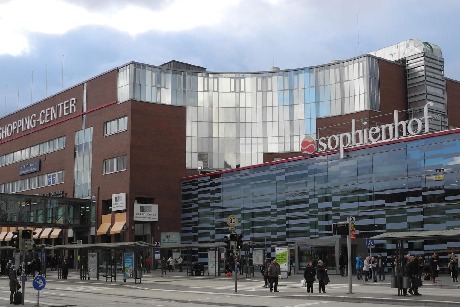 Das Einkaufszentrum "Sophienhof" in Kiel. Hier kam es zu der Belästigung der drei Mädchen.