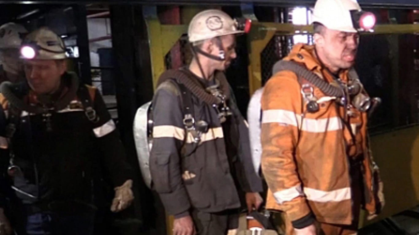 Rettungskräfte im russischen Kohlebergwerk Sewernaja bei Workuta versuchten bis zuletzt zu den Verschütteten unter Tage vorzudringen - vergeblich.