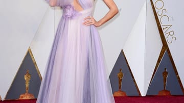 Der Albtraum einer jeder Promi-Dame: Das Grusel-Outfit der Oscar-Nacht zu tragen. Dieses Jahr traf es "Germany's next Topmodel"-Chefin Heidi Klum, die eine lilafarbene, schulterfreie Robe aus dem Hause Marchesa trug.