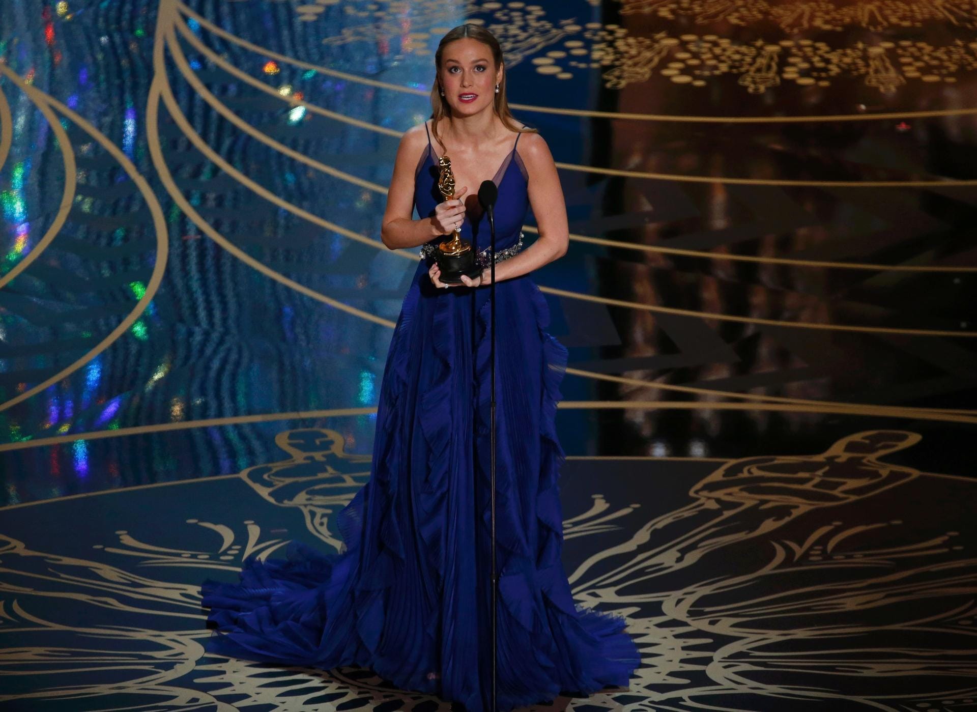 Die erst 26 Jahre alte Schauspielerin Brie Larson konnte sich gegen ihre Mitnominierten durchsetzen. Sie erhält den Oscar als "Beste Hauptdarstellerin" für ihre Rolle in den Drama "Raum".