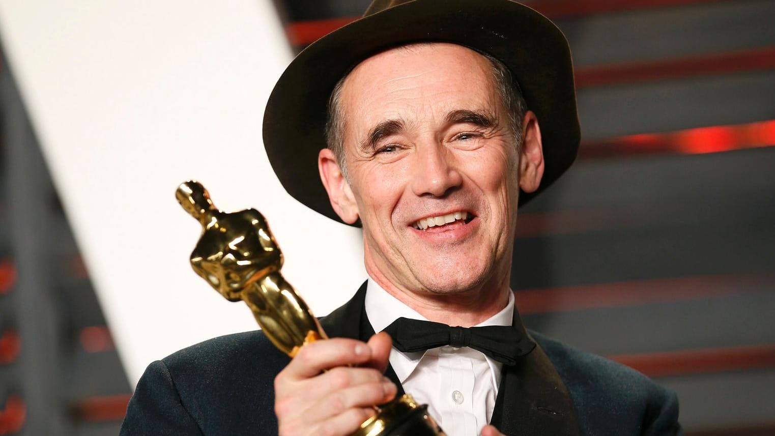 Für seine Rolle im Agententhriller "Bridge of Spies - Der Unterhändler" wurde der britisch-amerikanische Schauspieler Mark Rylance mit dem Oscar als bester Nebendarsteller ausgezeichnet.