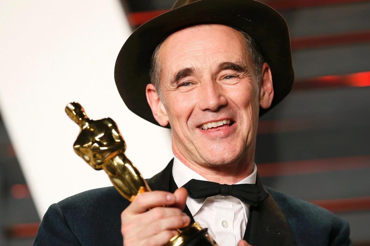 Für seine Rolle im Agententhriller "Bridge of Spies - Der Unterhändler" wurde der britisch-amerikanische Schauspieler Mark Rylance mit dem Oscar als bester Nebendarsteller ausgezeichnet.