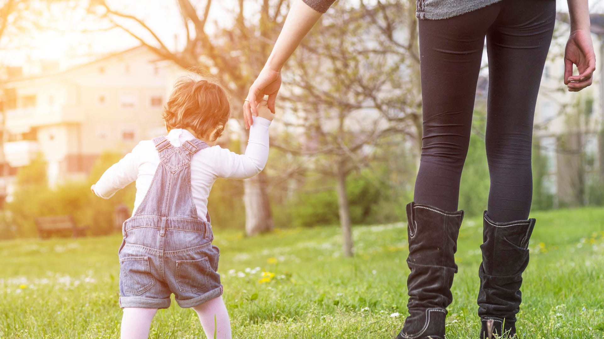 Seltene Erkrankungen: Wenn bei Kindern eine seltene Erkrankung festgestellt wird, sind Eltern oft auf sich gestellt, weil es keine Therapie gibt.