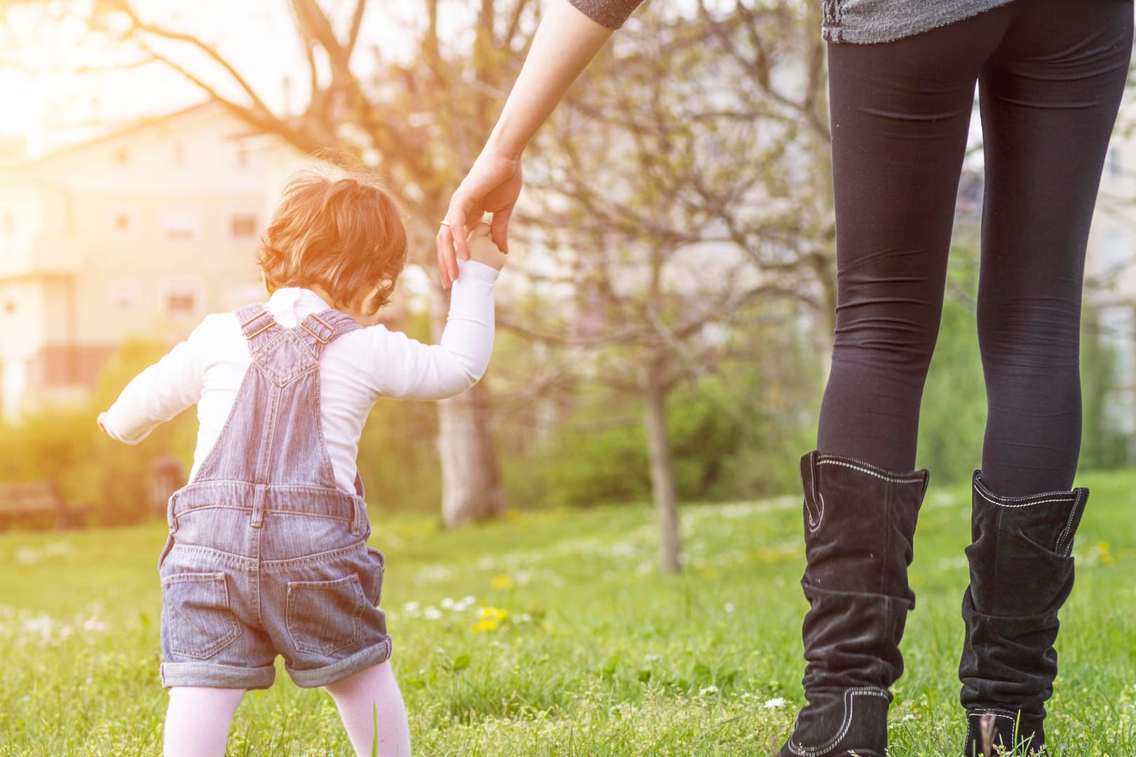 Seltene Erkrankungen: Wenn bei Kindern eine seltene Erkrankung festgestellt wird, sind Eltern oft auf sich gestellt, weil es keine Therapie gibt.