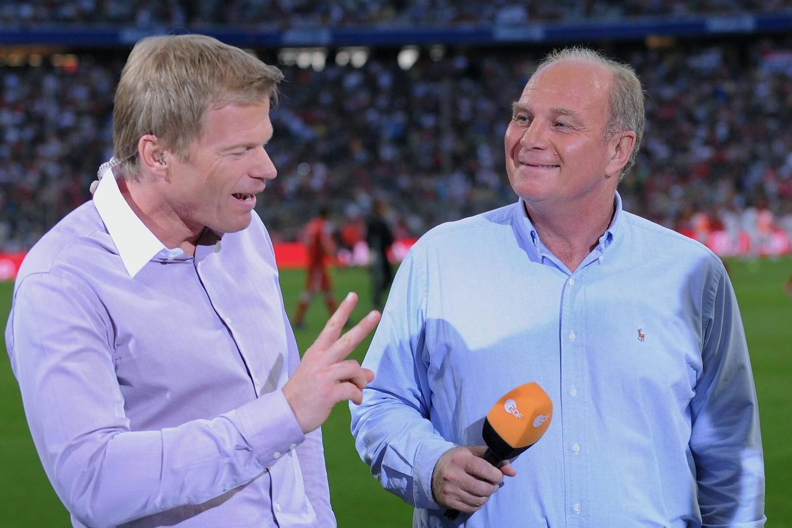 Oliver Kahn (li.) im Gespräch mit Uli Hoeneß - ein Bild aus dem Jahr 2009.