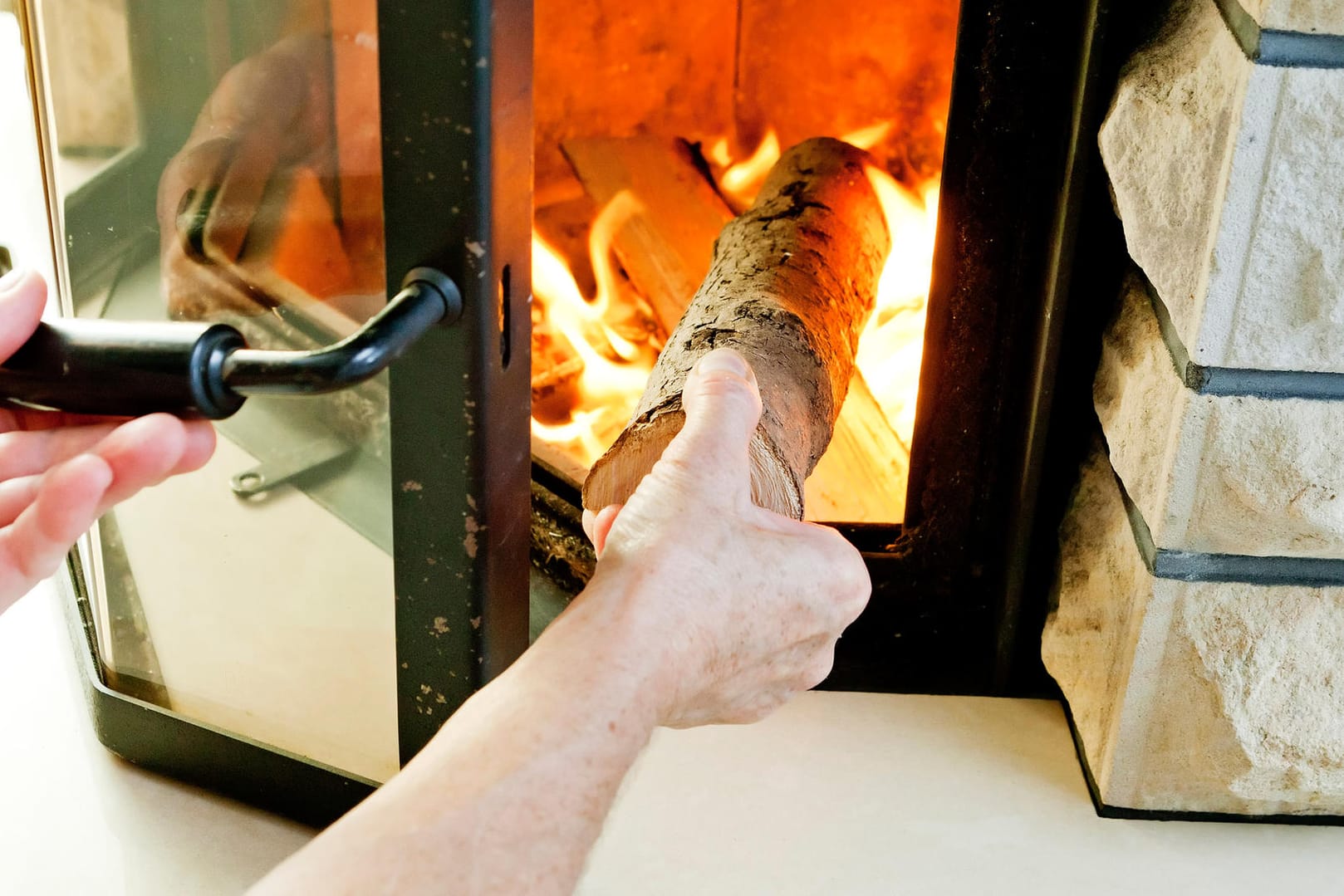 Viele alte Holzöfen stoßen zu viele Schadstoffe aus.