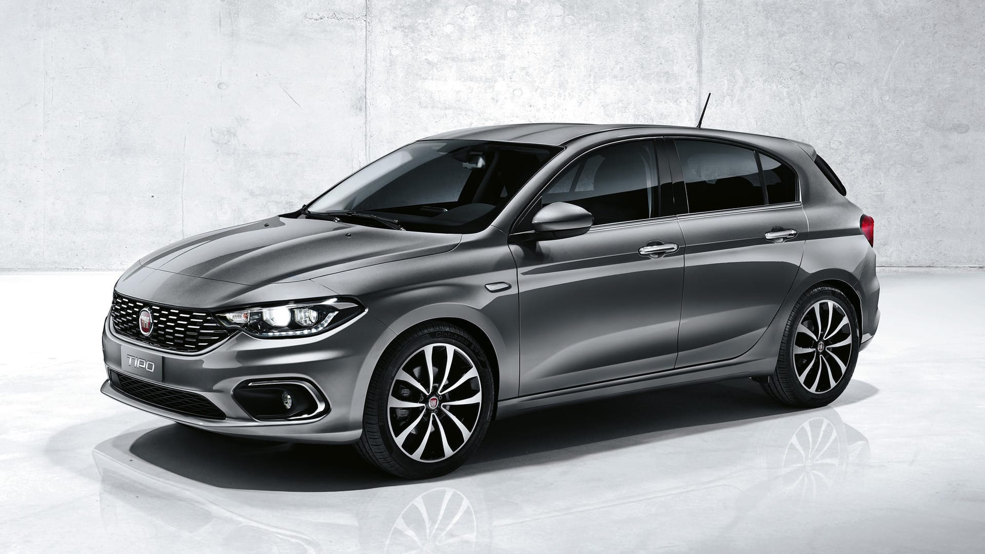 Fiat Tipo - der Kompaktklässler kommt bald auch in einer 4,37 Meter langen Schrägheckvariante.