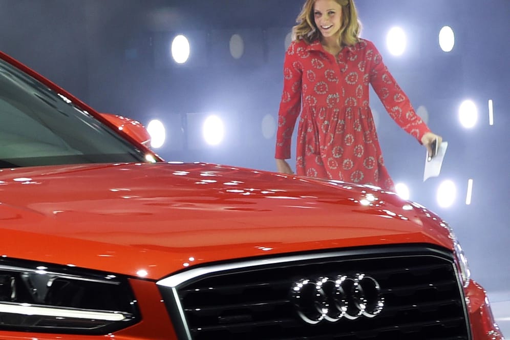 Trotz der kleinen Panne hatte Moderatorin Mirjam Weichselbraun bei der Premiere des neuen Audi Q2 gut Lachen.