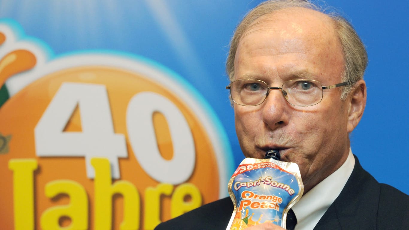 Hans-Peter Wild trinkt eine Capri-Sonne. Das besondere daran? Er hat den Drink erfunden - und ist unter anderem damit Milliardär geworden.