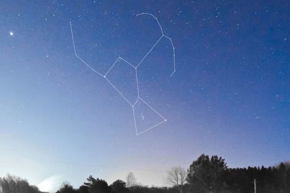 Verbindet man die einzelnen Sterne des Orion, erkennt man den Krieger, den das Sternbild darstellen soll.