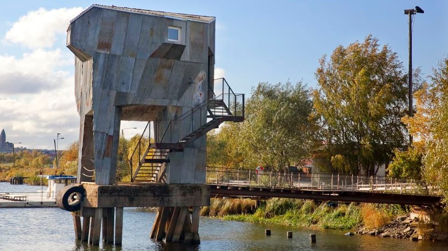 Im Göteborger Hafen steht dieser ungewöhnliche Bau.