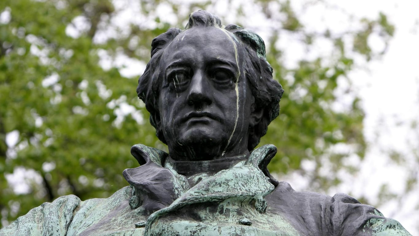 Das Goethe-Denkmal vor dem Burggarten in Wien.