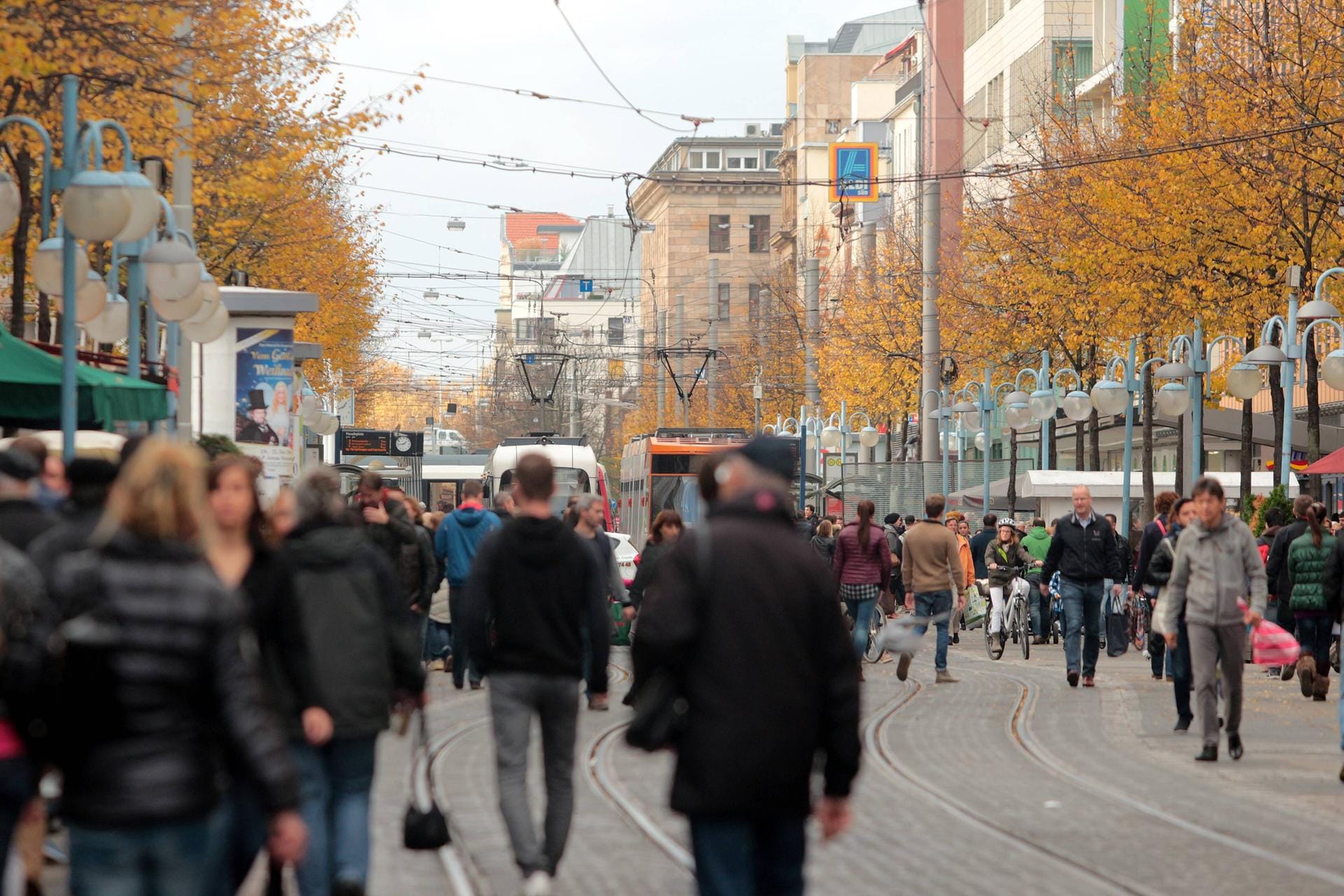 Fußgängerzone in Mannheim - Platz 7. Die Bevölkerungsentwicklung inkl. Flüchtlingsprognose bis 2030 liegt bei plus 2,8 Prozent, die prognostizierte Preisentwicklung bei Eigentumswohnungen bei plus 8,66 Prozent.