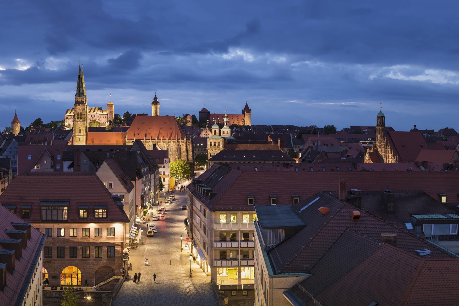 Nürnberg kommt auf Rang 8. Die Bevölkerung (inkl. Flüchtlingsprognose) dürfte bis 2030 um 2,4 Prozent wachsen, Eigentumswohnungen sich gleichzeitig um 7,3 Prozent verteuern.