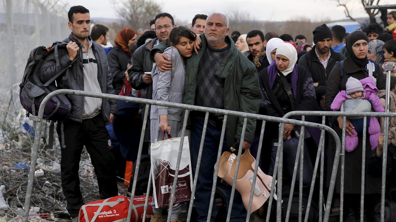 Gefangen, verzweifelt, frustriert: syrische Flüchtlinge in dem griechischen Grenzdorf Idomeni.