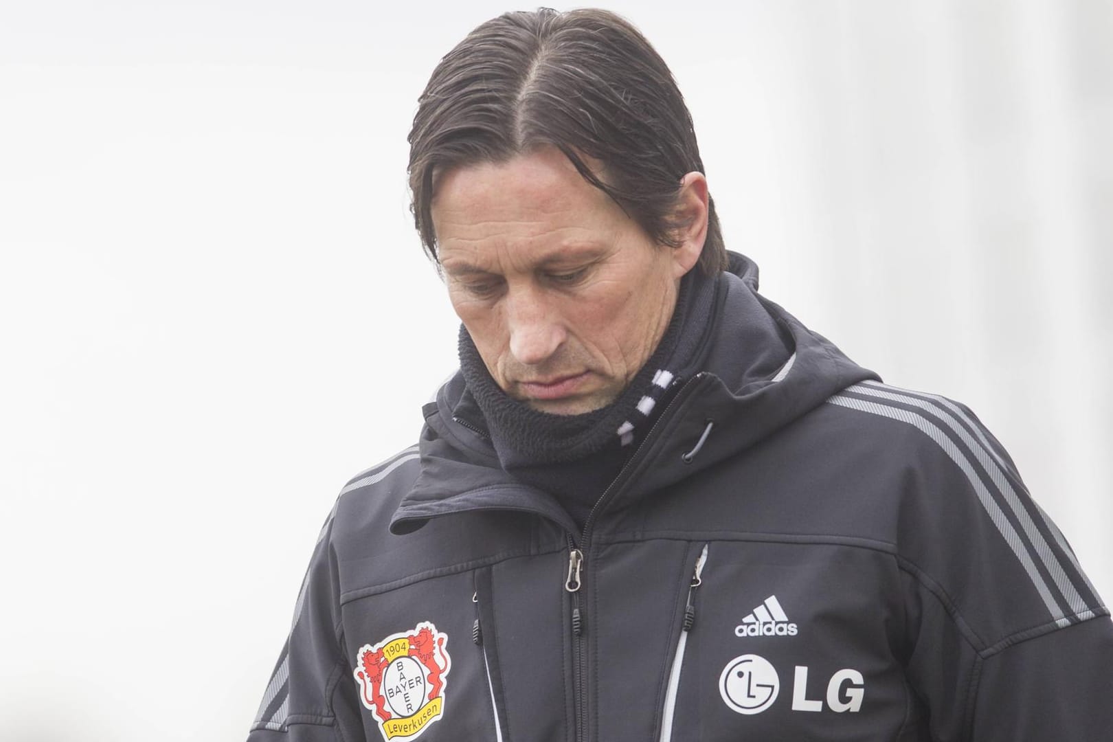 Bayer-Trainer Roger Schmidt hat derzeit wenig Grund zur Freude.
