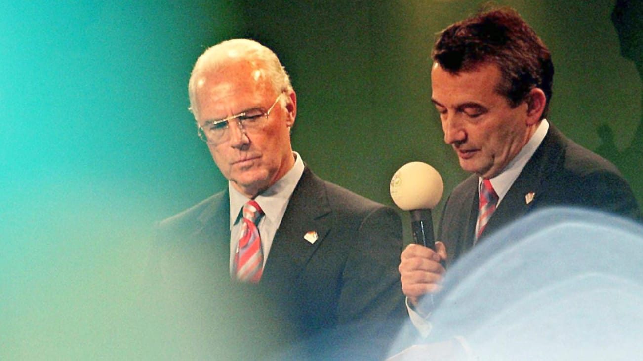 Franz Beckenbauer (li.) und Wolfgang Niersbach rücken immer mehr in den Blickpunkt der WM-Affäre. Franz Beckenbauer (li.) und Wolfgang Niersbach rücken immer mehr in den Blickpunkt der WM-Affäre.