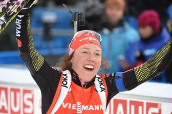 Laura Dahlmeier freut sich bei der Biathlon-WM in Oslo über ihre Bronze-Medaille.