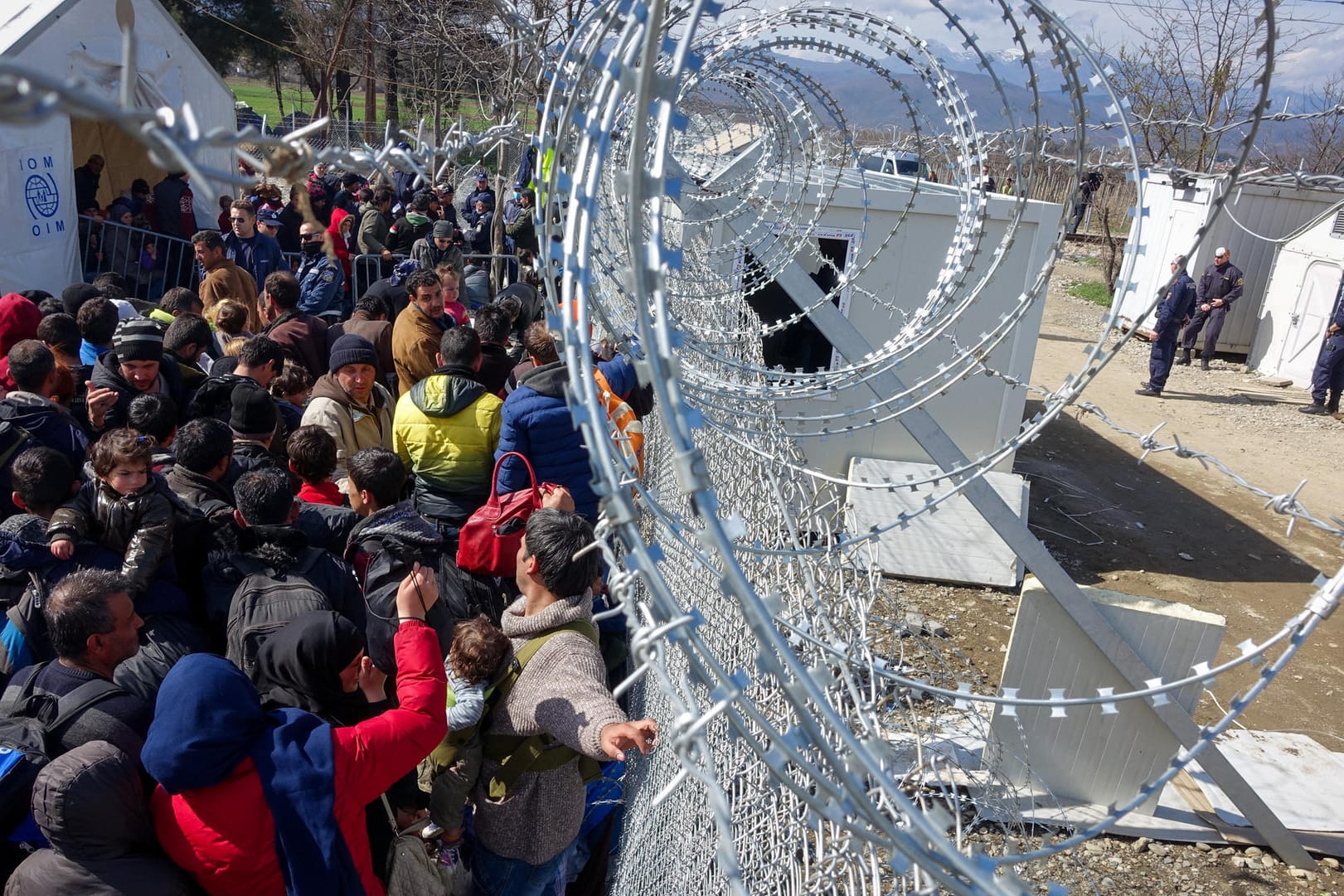 Zahlreiche Flüchtlinge müssen im Flüchtlingslager in Idomeni an der Grenze zwischen Griechenland und Mazedonien ausharren.