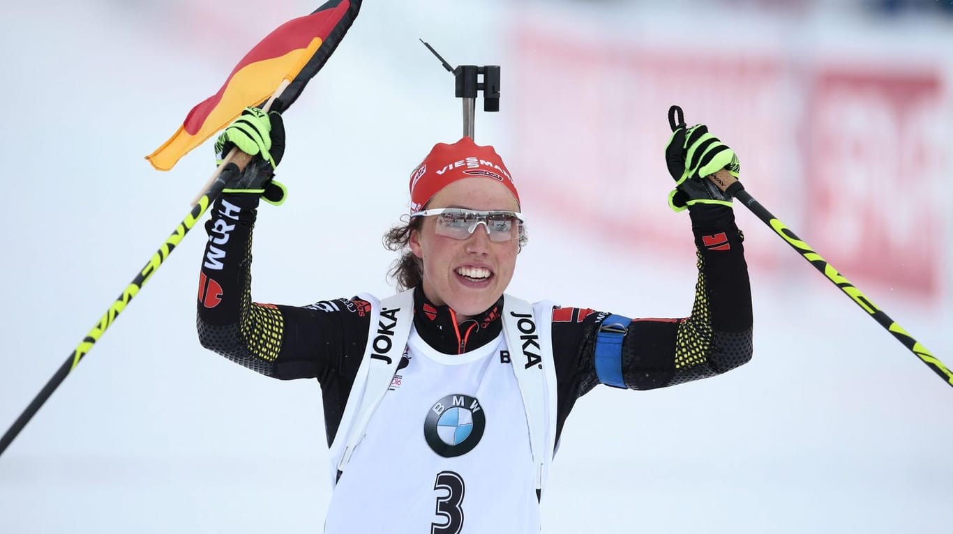 Laura Dahlmeier bejubelt ihren WM-Titel.