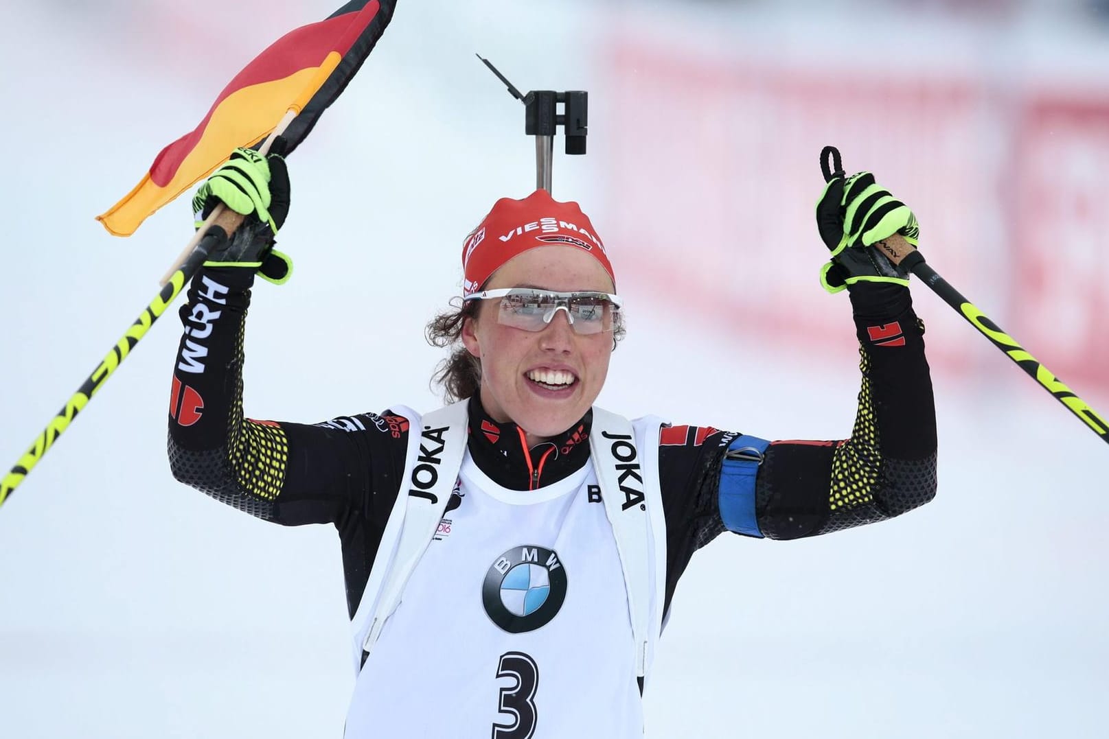 Laura Dahlmeier bejubelt ihren WM-Titel.