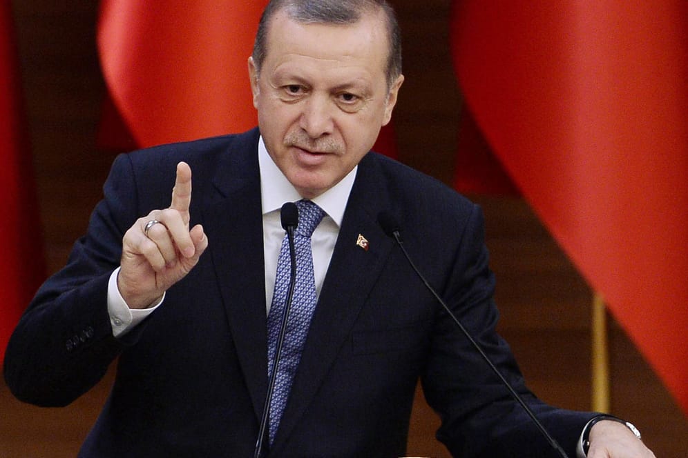 Recep Tayyip Erdogan weiß genau, dass ihm die Europäische Union sehr weit entgegenkommen muss, wenn es zu einer Lösung der Flüchtlingskrise kommen soll.