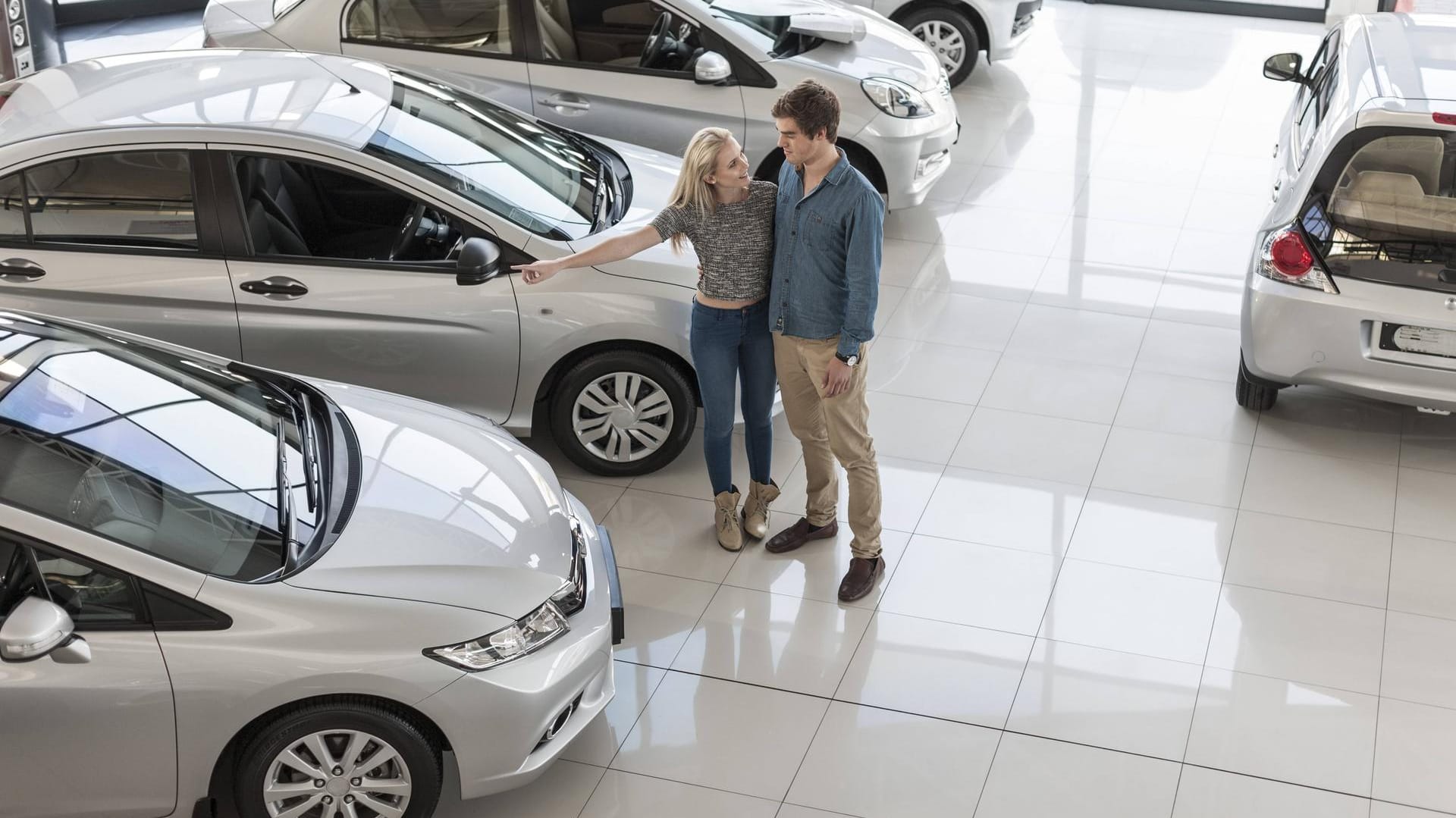 Für selbst zugelassene Neuwagen gewähren Autobauer großzügige Rabatte. Für selbst zugelassene Neuwagen gewähren Autobauer großzügige Rabatte.