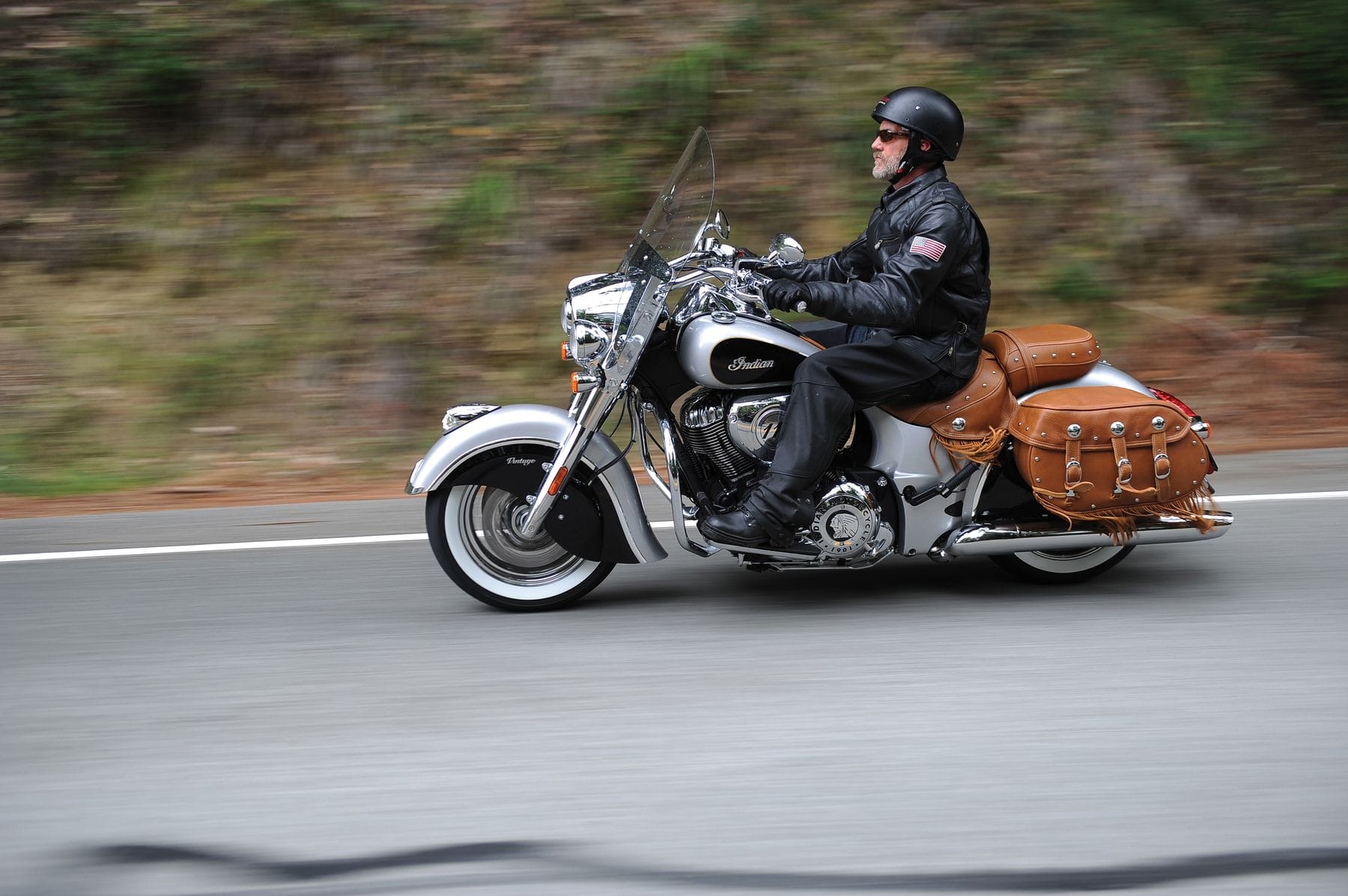 Die Indian Motorcycle Chief Vintage samt Ledertaschen.