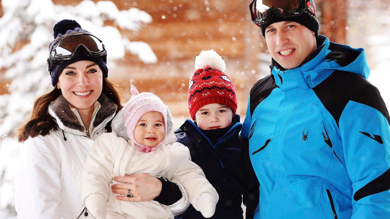 Herzogin Kate und Prinz William verbringen gemeinsam mit ihren Kindern Charlotte und George ihren ersten Urlaub zu viert.