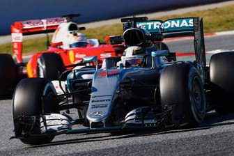 Lewis Hamilton (vorne) und Sebastian Vettel haben in der Saison 2016 einige Formel-1-Rekorde im Blick.