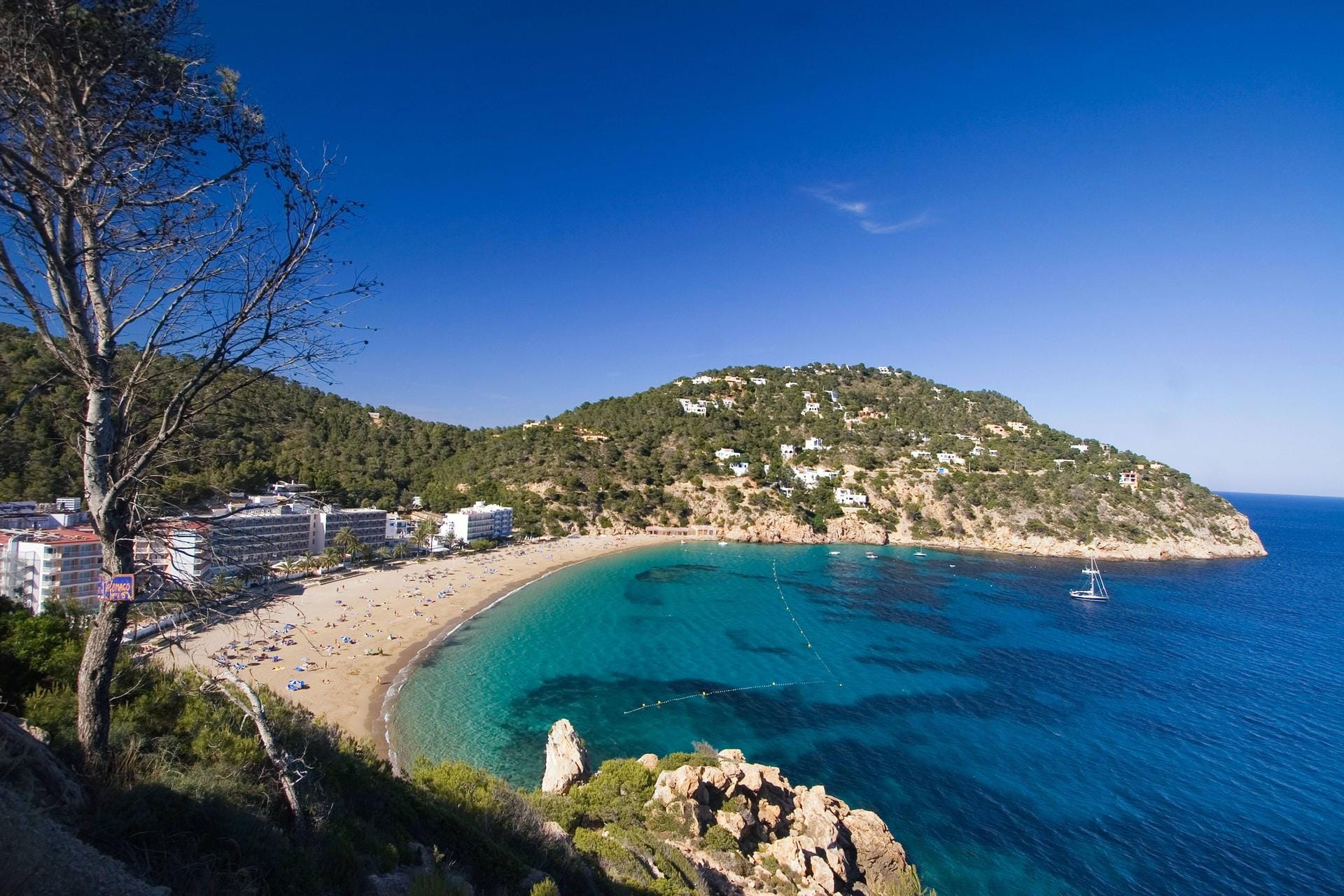 Der Norden von Ibiza ist ein sehr beschauliches Fleckchen Erde. Hier ist die Cala Sant Vincenc zu sehen.