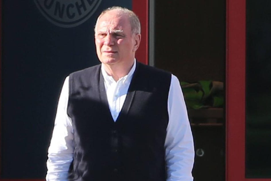 Uli Hoeneß - hier auf dem Bayern-Trainingsgelände - will sich eigentlich erst einmal der Verarbeitung seiner Gefängniszeit widmen.
