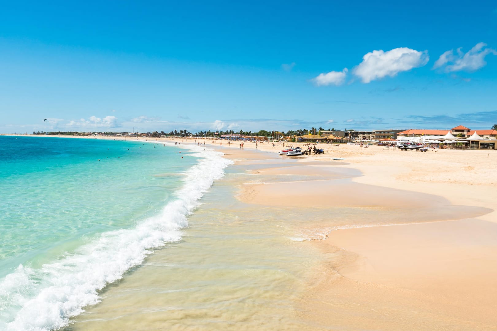 Der Santa Maria Strand in Sal Cape Verde: Die Kapverden punkten mit ihren breiten Stränden.