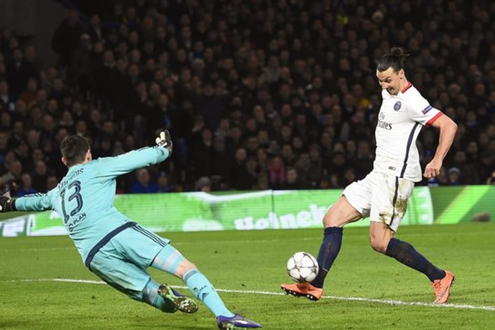 Zlatan Ibrahimovic ließ Chelseas Keeper Thibaut Courtois beim 2:1 keine Chance.