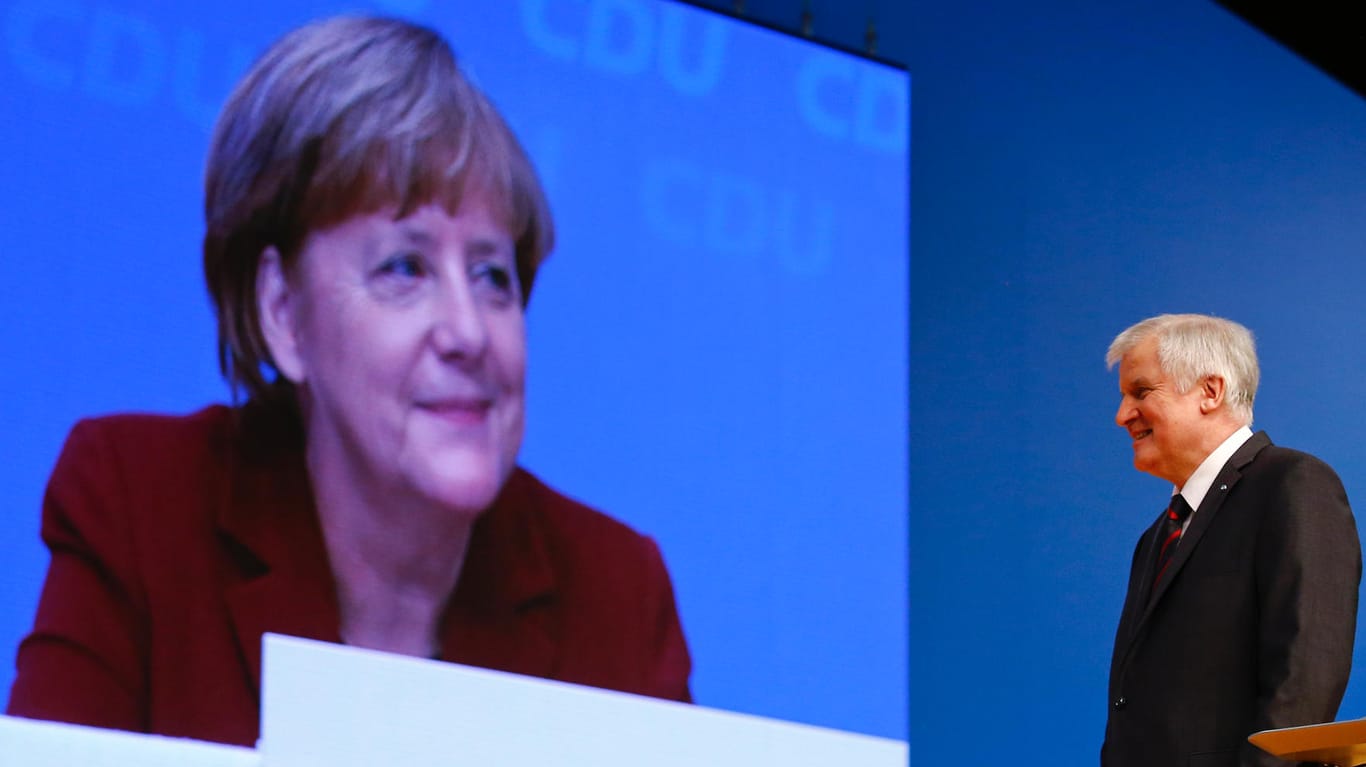 Sie steigt, er nicht: CDU-Chefin Angela Merkel, CSU-Chef Horst Seehofer.
