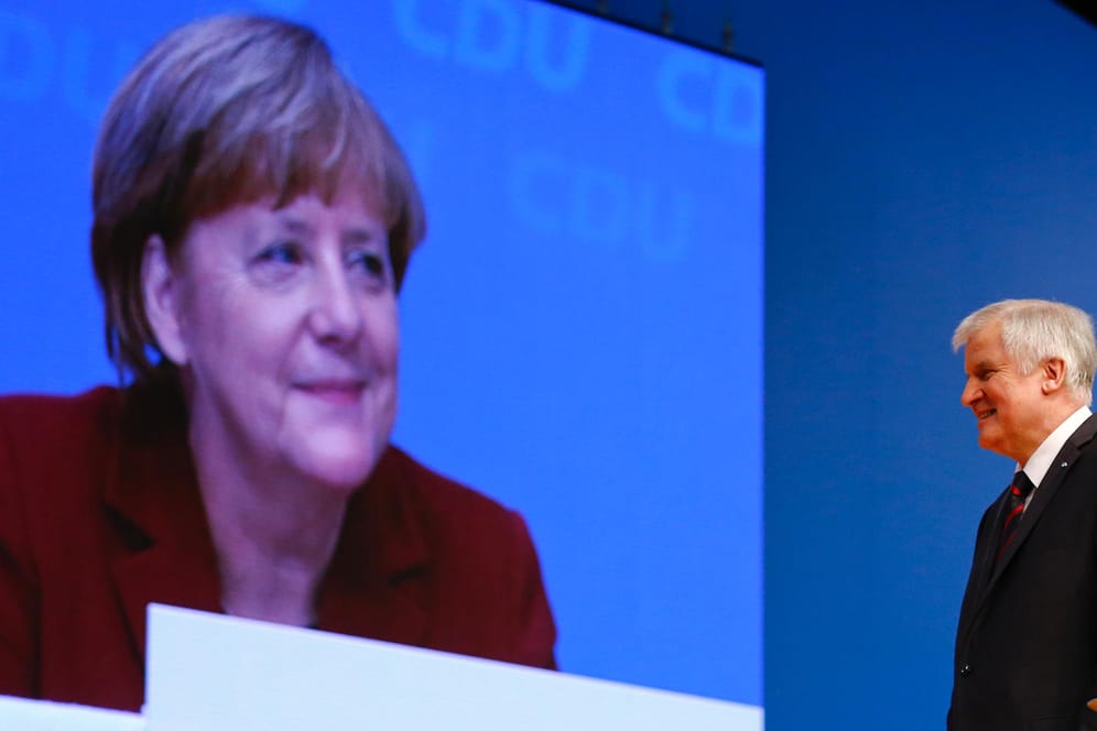 Sie steigt, er nicht: CDU-Chefin Angela Merkel, CSU-Chef Horst Seehofer.