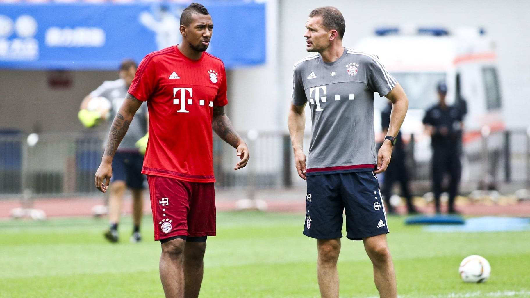 Jerome Boateng (li.) im Training des FC Bayern in der Saisonvorbereitung. Jerome Boateng (li.) im Training des FC Bayern in der Saisonvorbereitung.
