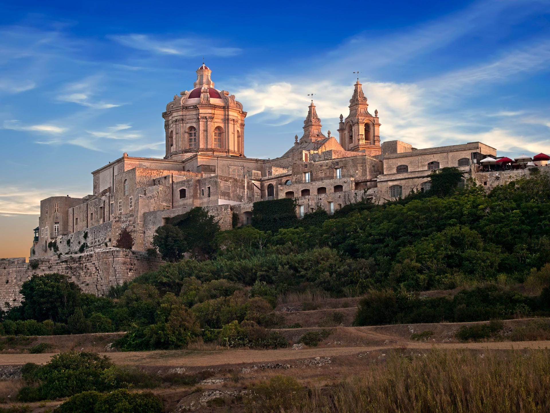 Hoch oben auf einem Plateau thront die alte Hauptstadt Maltas: Mdina bietet einen grandiosen Ausblick.
