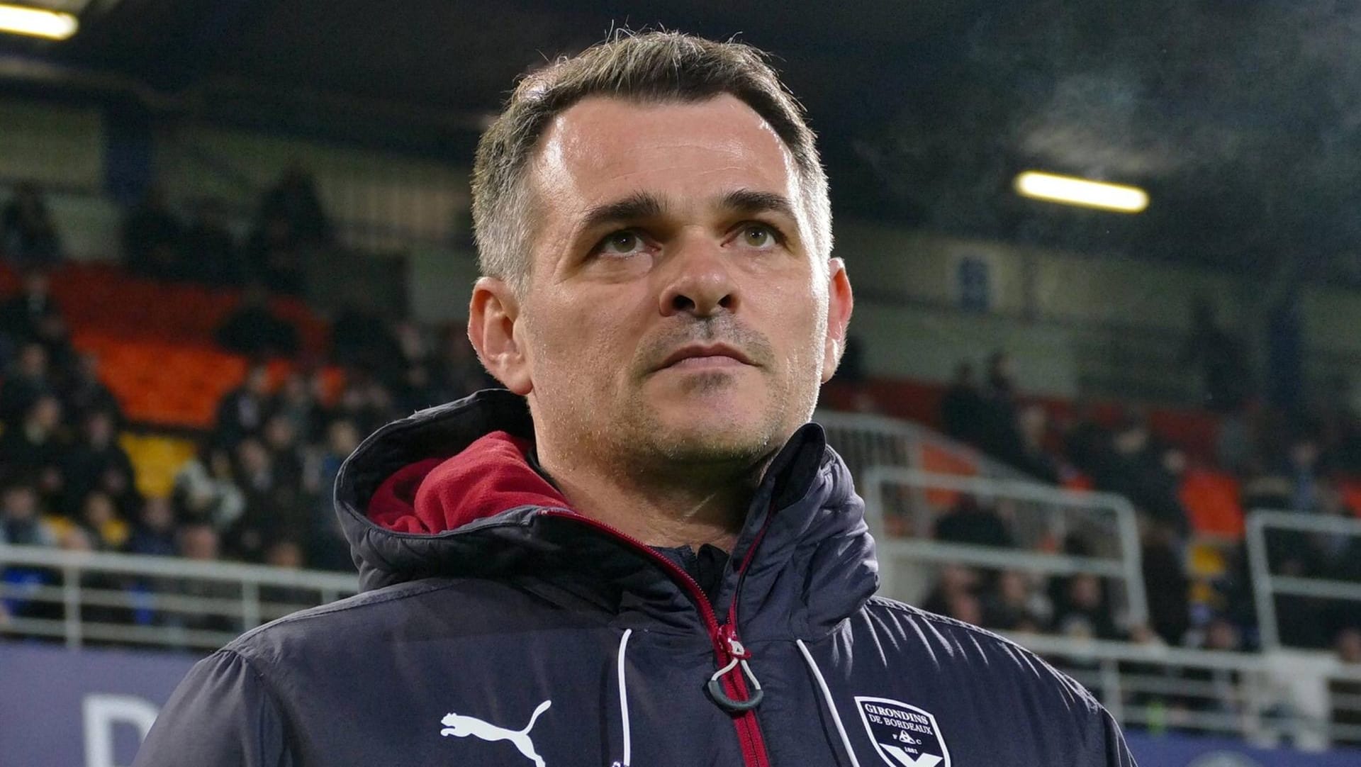 Muss drei Spieler seiner Mannschaft von der Tribüne ansehen: Willy Sagnol. Muss drei Spieler seiner Mannschaft von der Tribüne ansehen: Willy Sagnol.