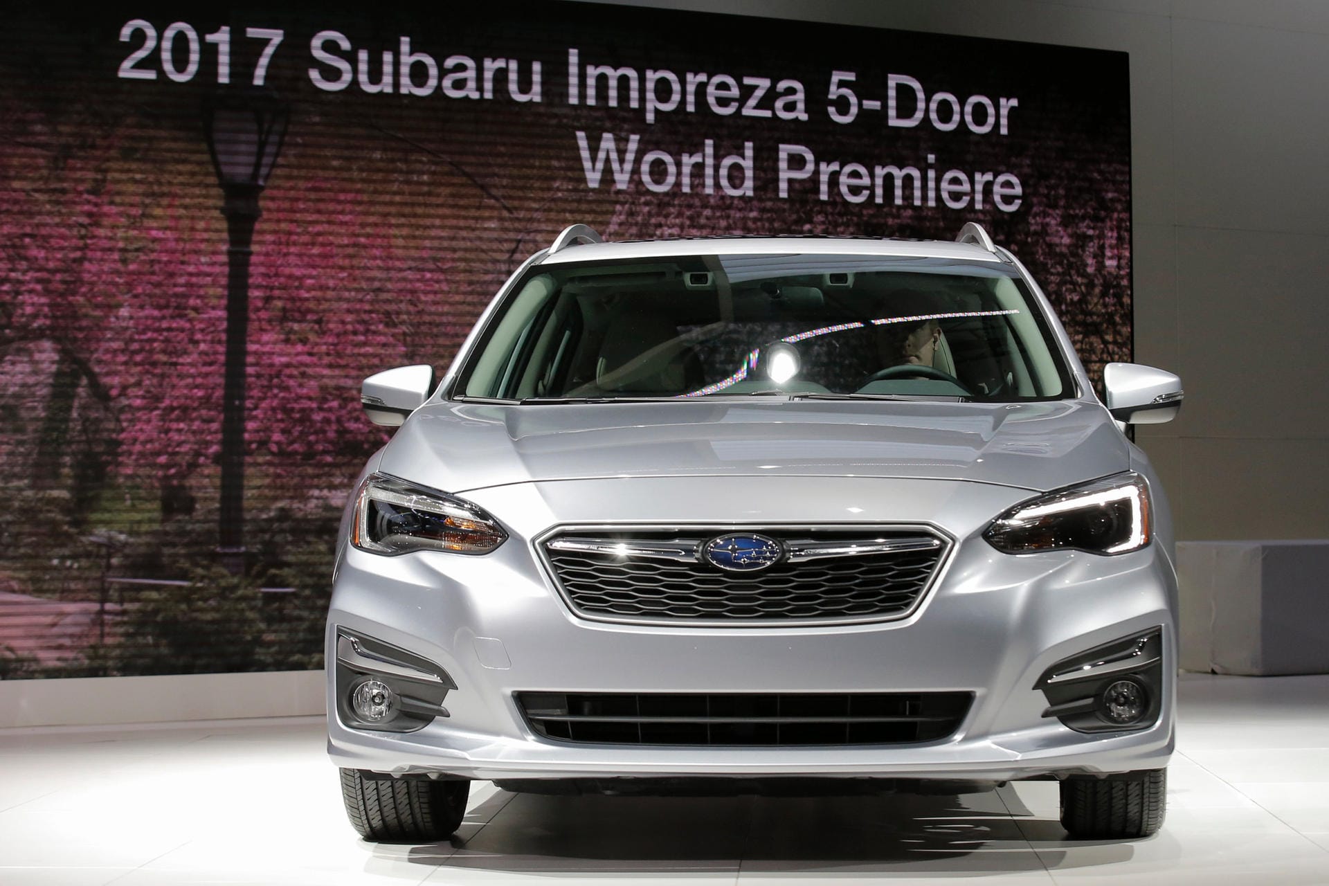 Erster Blick auf die Front des neuen Subaru Impreza.