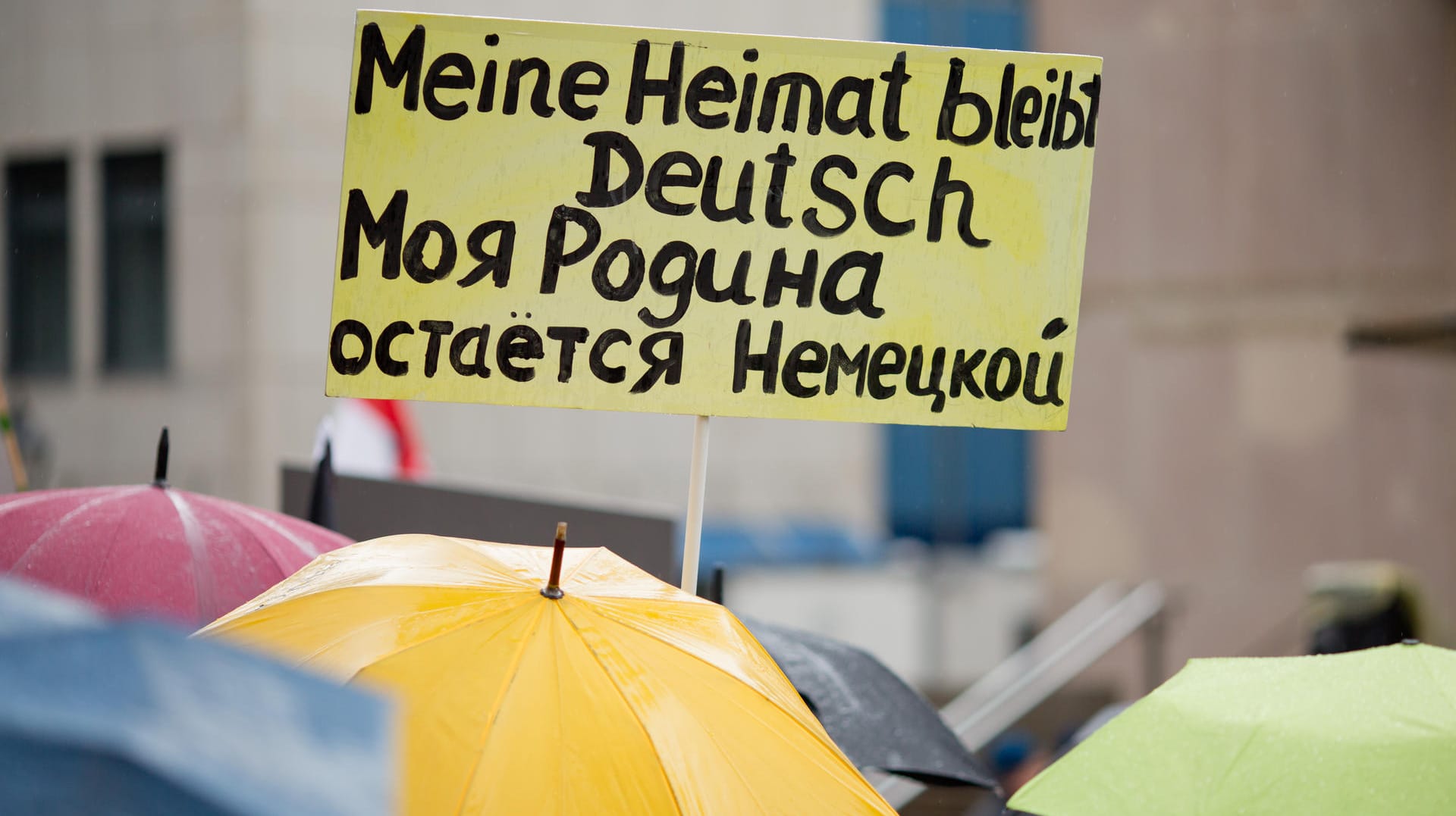 Vor 25 Jahren haben manche Deutsche über den Zuzug der "scheiß Russen" geschimpft, jetzt schimpfen manche Russlanddeutsche über den Zuzug von Flüchtlingen. Aber nicht alle, betonen sie.