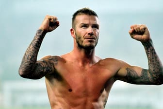 Auch David Beckham kommt ohne Brusthaar aus.