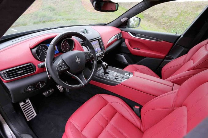 Maserati hat traditionell Mut zu auffälligen Innenraum-Farben.