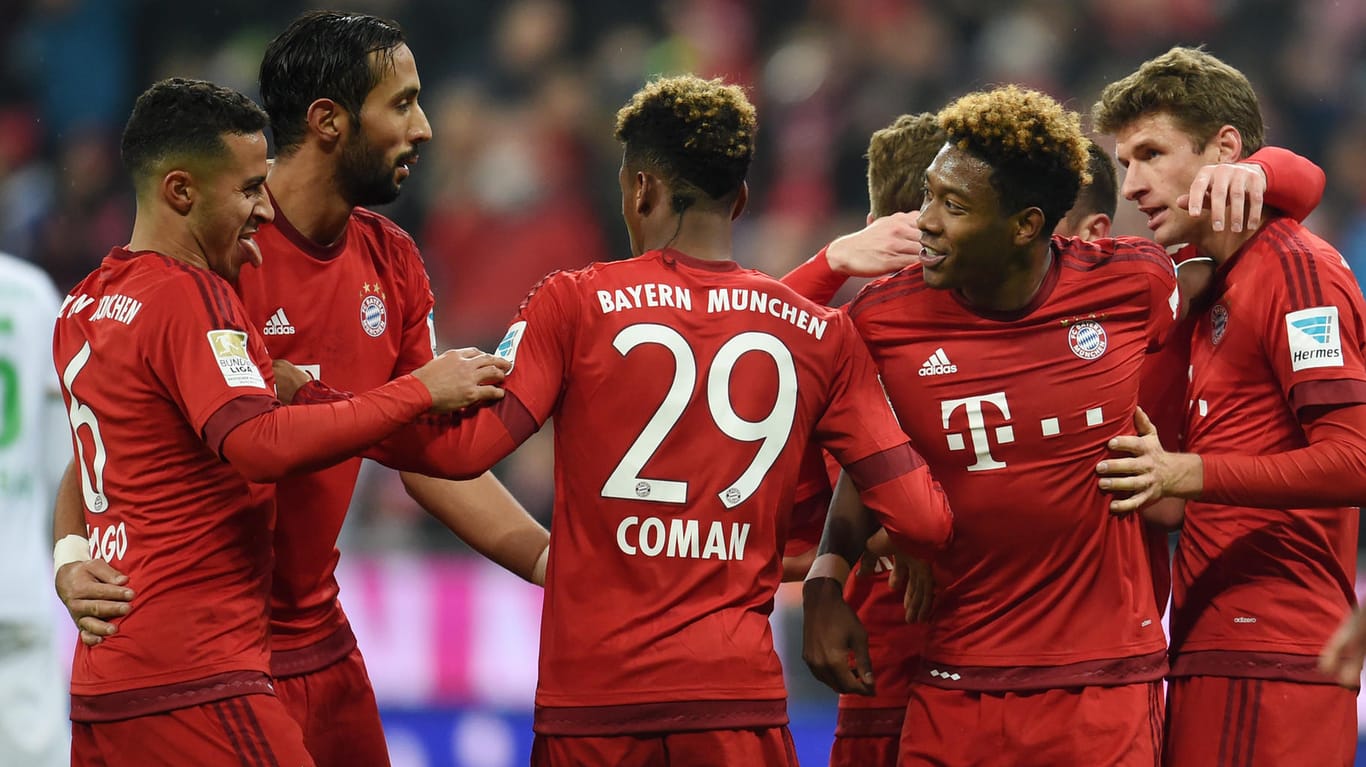 Die Bayern-Stars jubeln über eines ihrer fünf Tore.