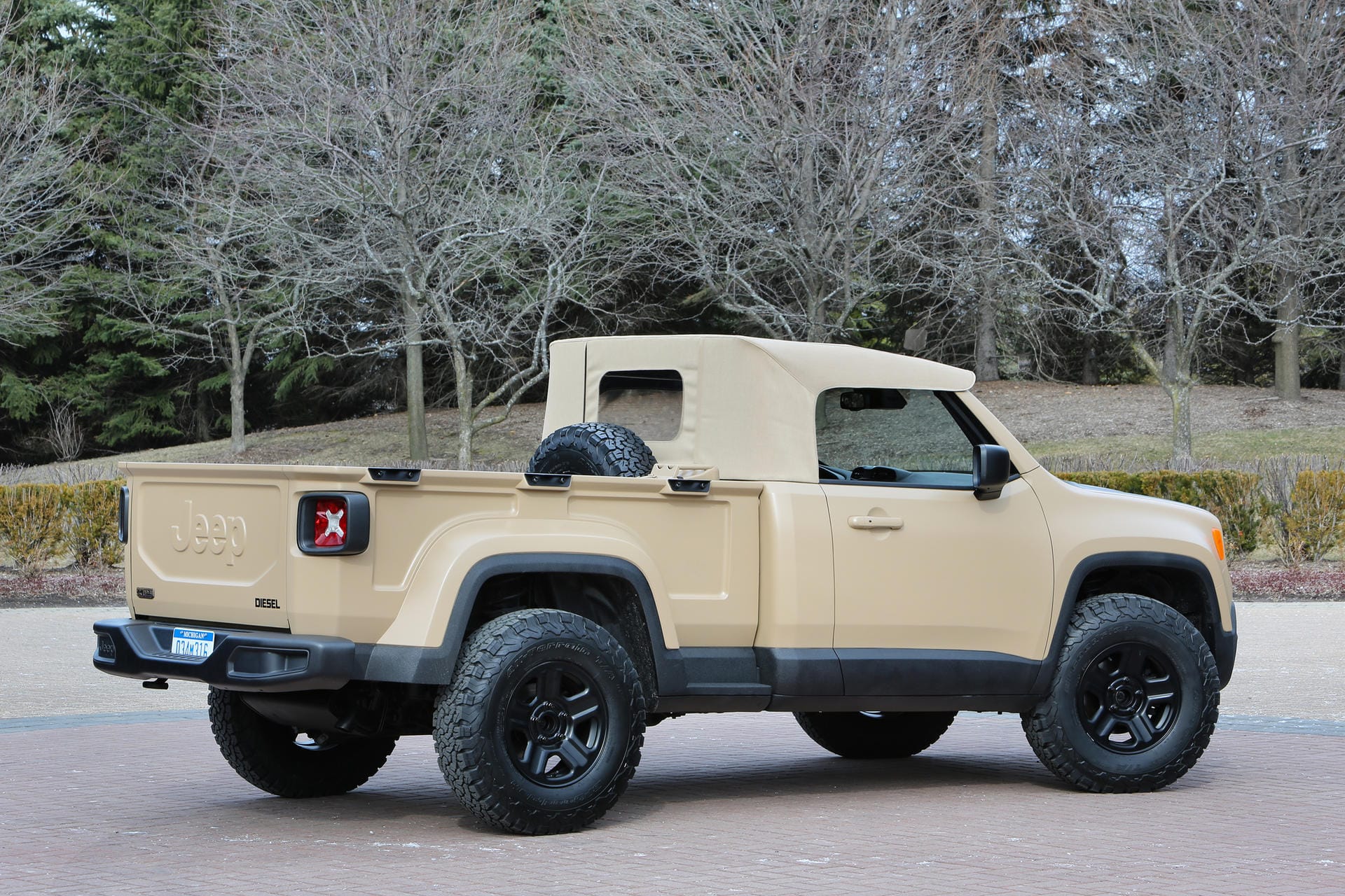 Der Comanche Concept ist ein leichter Pick-up und basiert auf dem kleinen SUV Renegade.