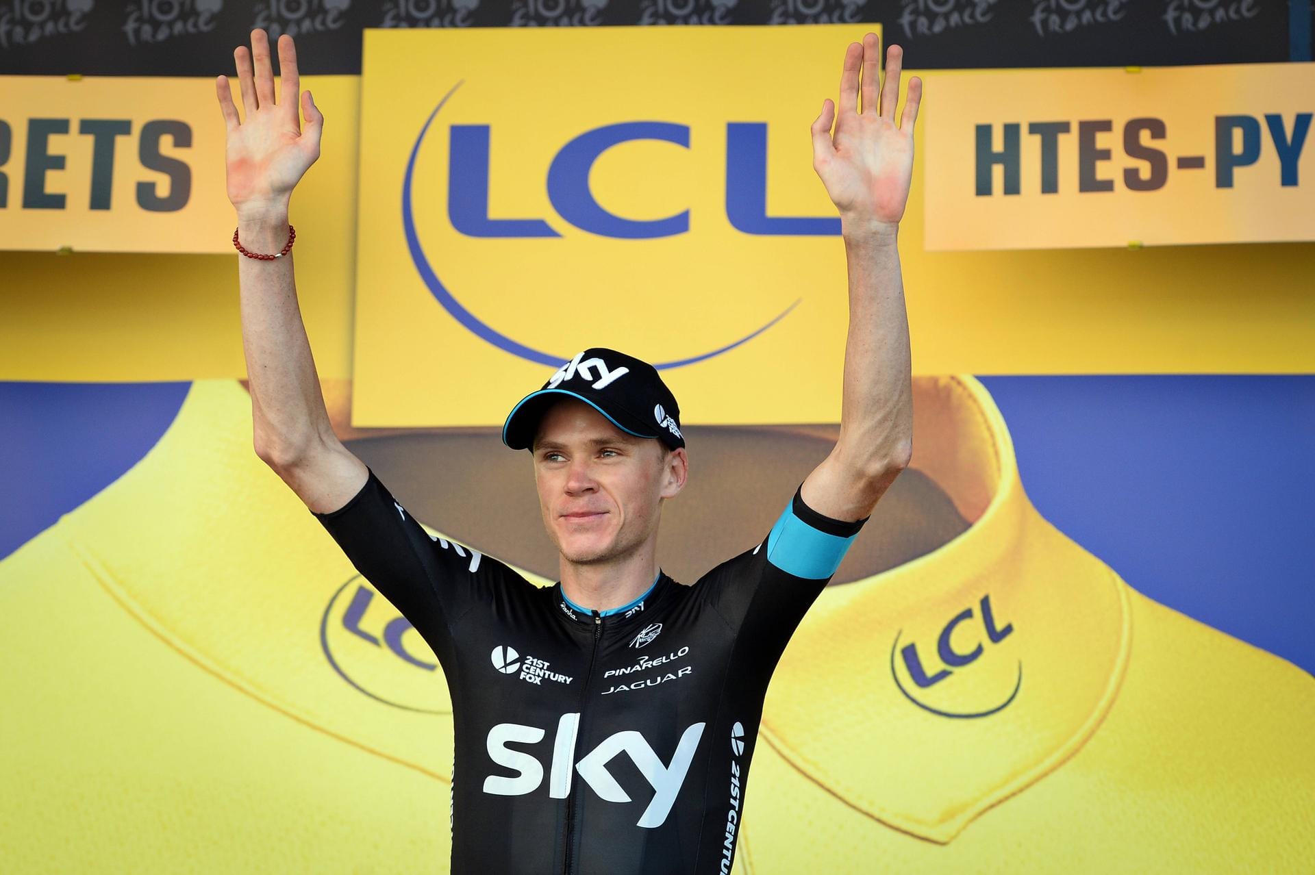 Die Lieblingsfarbe im Hintergrund: Zweimal hat Christopher Froome die Tour de France für das britische Sky-Team bereits gewonnen. Klar, dass der in Kenia geborene Kletterer der Chef der Mannschaft ist.