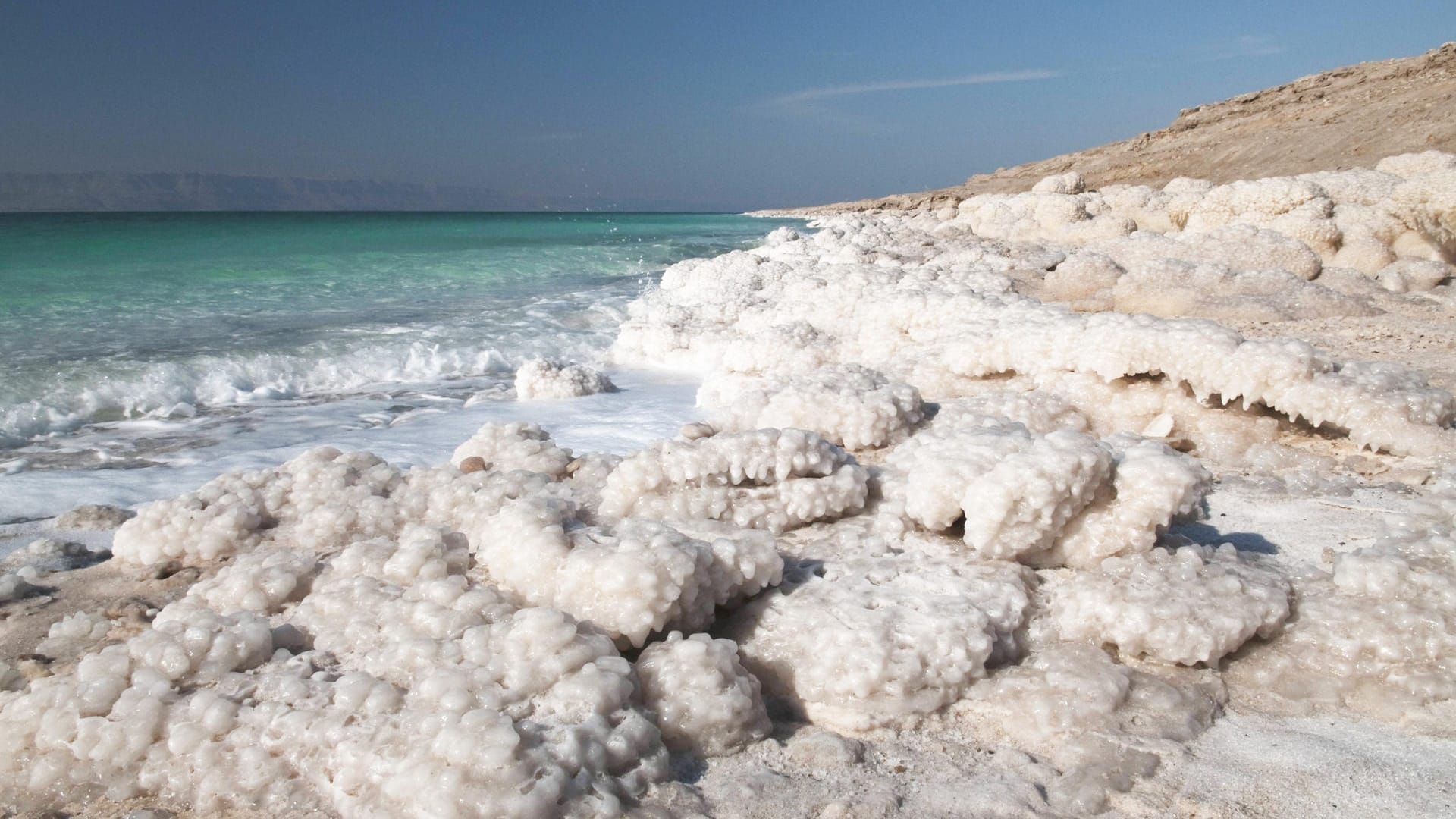 Im Toten Meer besteht das Wasser zu einem Drittel aus Salz.