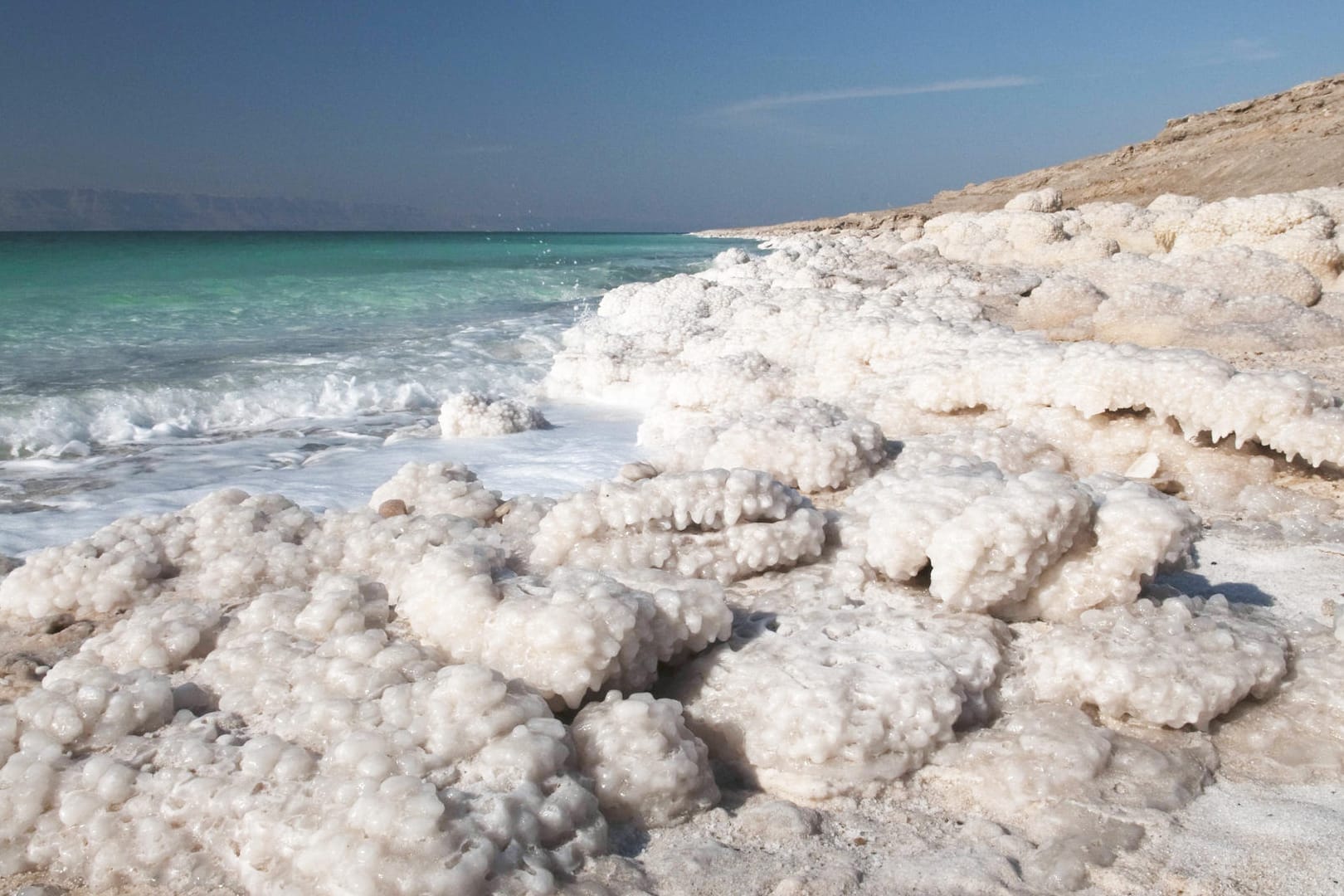 Im Toten Meer besteht das Wasser zu einem Drittel aus Salz.