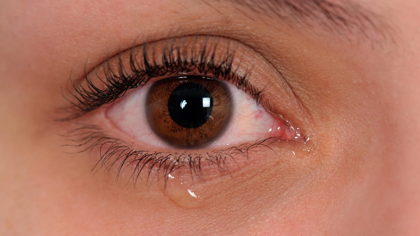 Tränen schützen das Auge – und sind ein Ausdruck von Gefühlen.